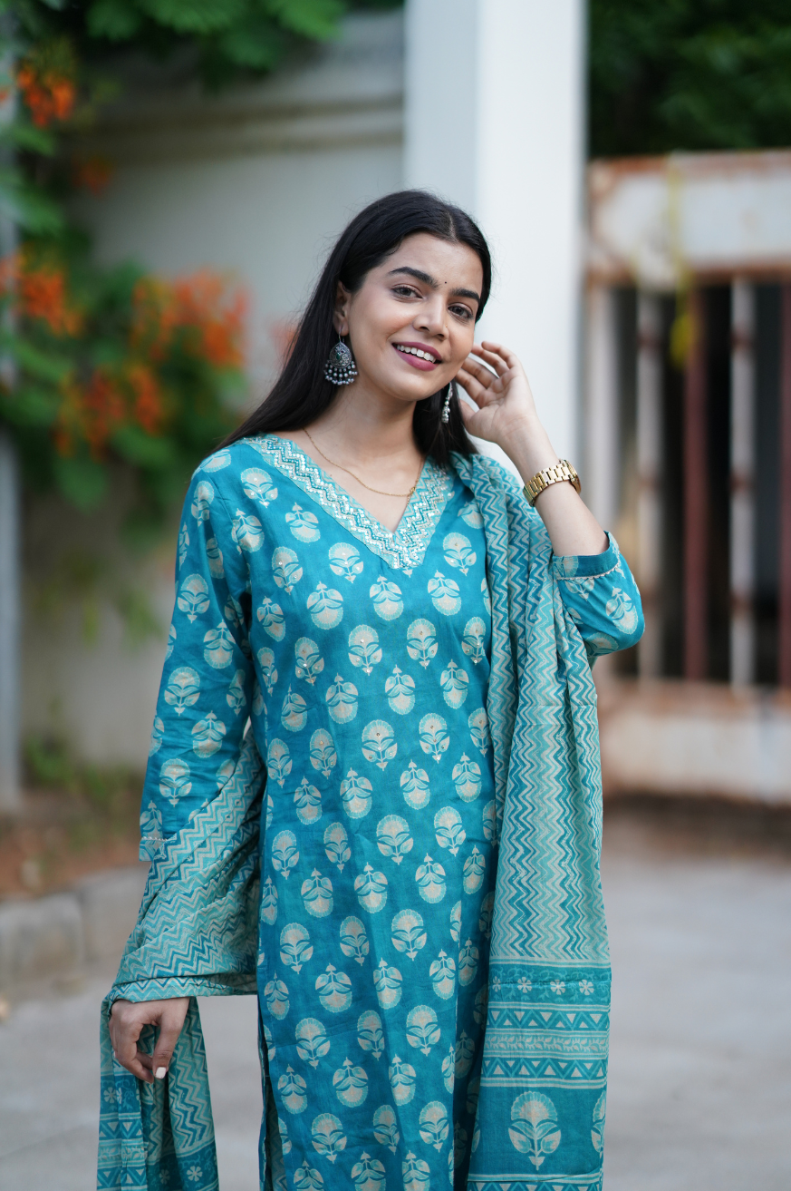 Akira kurti best sale