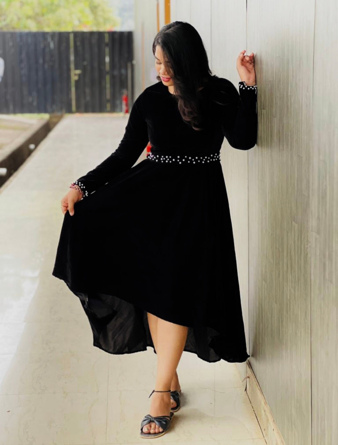 Nia -Minimal Black full sleeved velvet dress