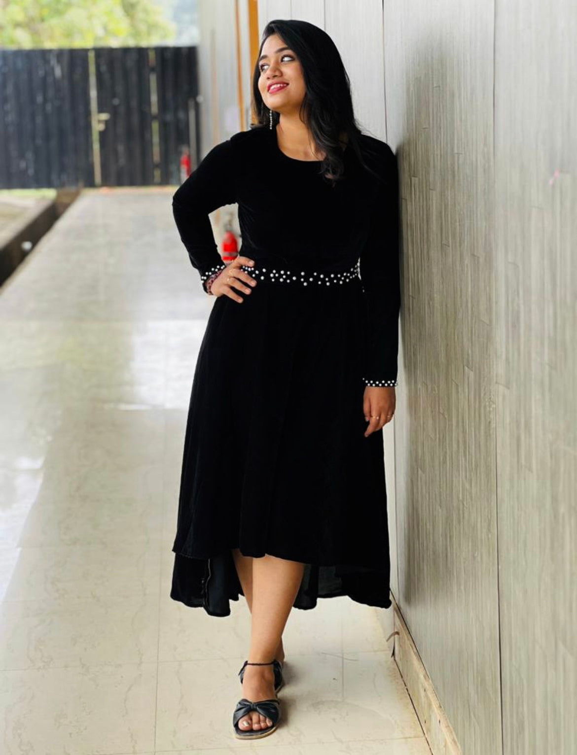 Nia -Minimal Black full sleeved velvet dress